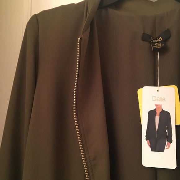 3/$20✨NWT Bomber Jacket - Picture 4 of 6